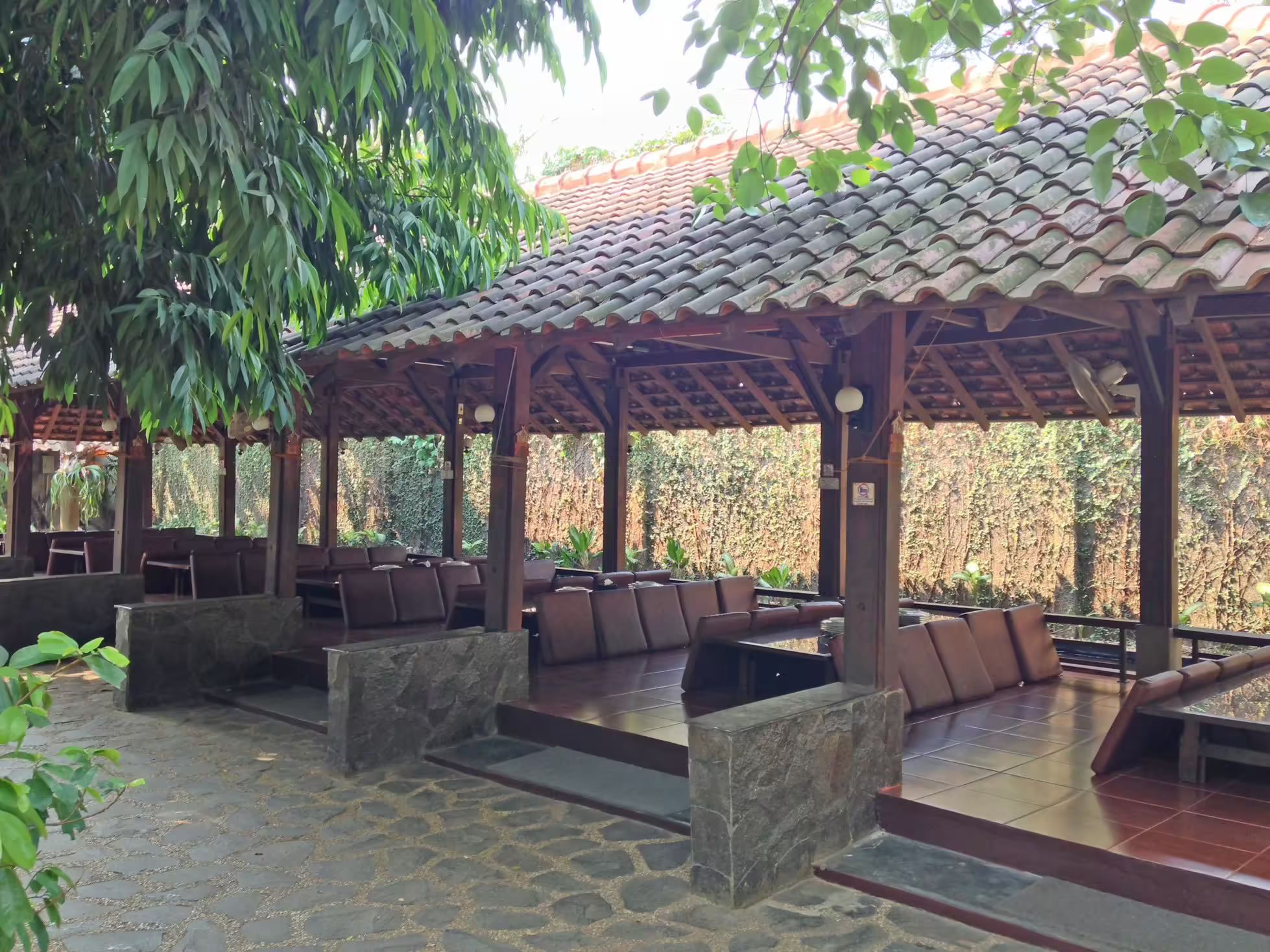 rumah kayu serpong